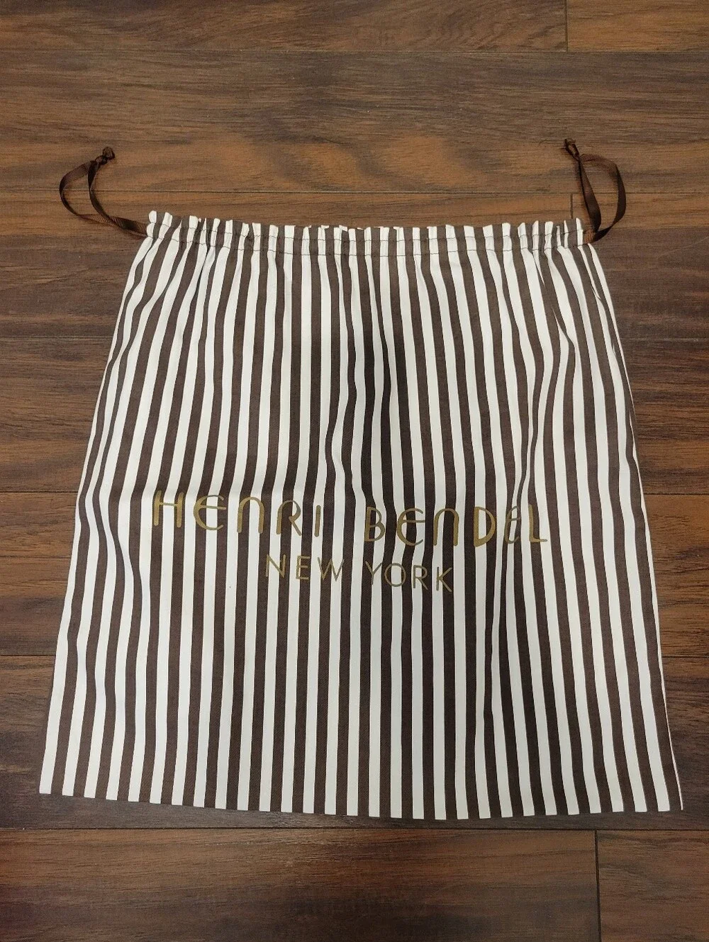 Henri Bendel 18
